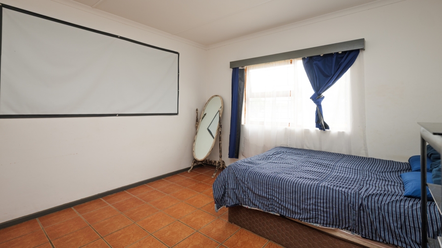 5 Bedroom Property for Sale in Napier Western Cape